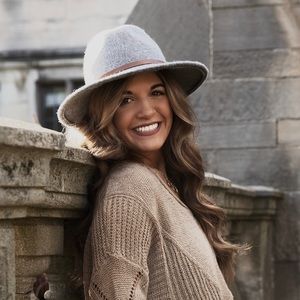 Meet your Posher, Dayna